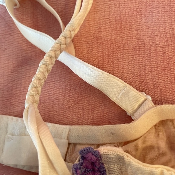 Lace Bra 36B - Picture 3 of 6